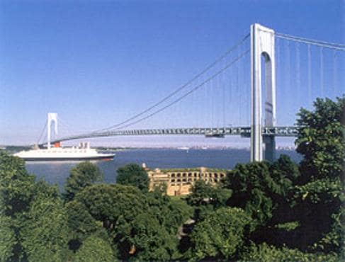 Verrazano_bridge_from_rosebank-487x370
